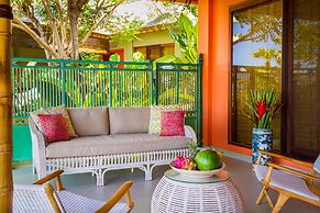 Aquamarine Beach Villas