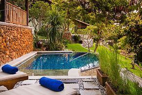 Aquamarine Beach Villas