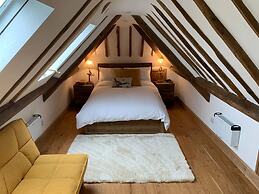 Sweet Small Barn With Tennis Court, Near Goodwood