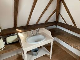Sweet Small Barn With Tennis Court, Near Goodwood