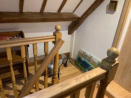 Sweet Small Barn With Tennis Court, Near Goodwood