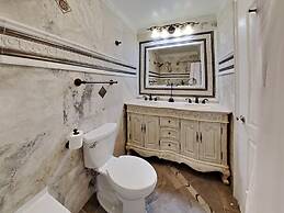 Deluxe Condo with Fireplace (Unit 623 at 1849)