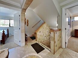 Deluxe Condo with Fireplace (Unit 623 at 1849)