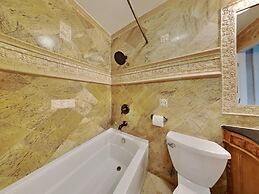 Deluxe Condo with Fireplace (Unit 623 at 1849)