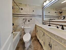 Deluxe Condo with Fireplace (Unit 623 at 1849)