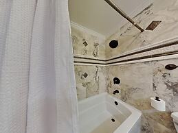 Deluxe Condo with Fireplace (Unit 623 at 1849)