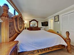 Deluxe Condo with Fireplace (Unit 623 at 1849)