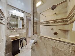 Deluxe Condo with Fireplace (Unit 623 at 1849)