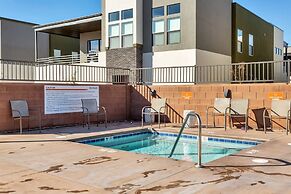 #12 At Bloomington Country Club 4 Bedroom Villa by RedAwning