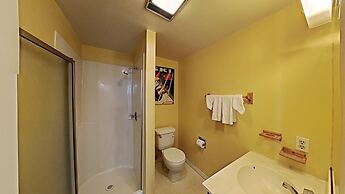 1849 Condos - Spacious 3 Bedrooms with Outdoor Pool & 3 Hot Tubs