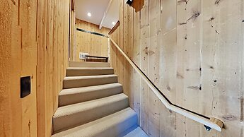 1849 Condos - Spacious 3 Bedrooms with Outdoor Pool & 3 Hot Tubs