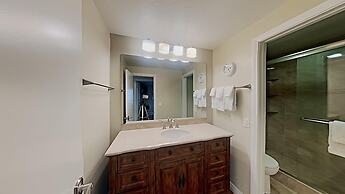 1849 Condos - Spacious 3 Bedrooms with Outdoor Pool & 3 Hot Tubs