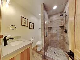 1849 Condos - Spacious 3 Bedrooms with Outdoor Pool & 3 Hot Tubs