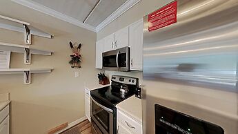 1849 Condos - Spacious 3 Bedrooms with Outdoor Pool & 3 Hot Tubs