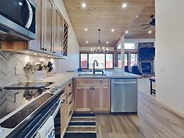 1849 Condos - Spacious 3 Bedrooms with Outdoor Pool & 3 Hot Tubs