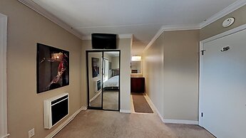 1849 Condos - Spacious 3 Bedrooms with Outdoor Pool & 3 Hot Tubs