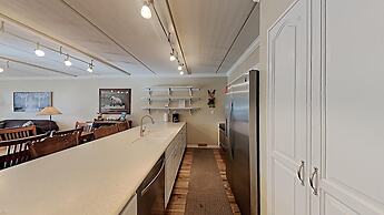 1849 Condos - Spacious 3 Bedrooms with Outdoor Pool & 3 Hot Tubs