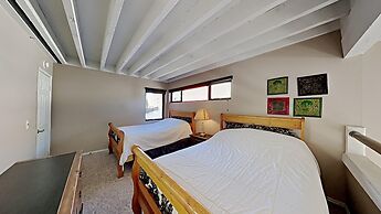 1849 Condos - Spacious 3 Bedrooms with Outdoor Pool & 3 Hot Tubs