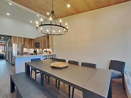 1849 Condos - Spacious 3 Bedrooms with Outdoor Pool & 3 Hot Tubs