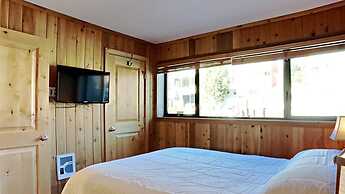 1849 Condos - Spacious 3 Bedrooms with Outdoor Pool & 3 Hot Tubs