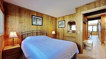 1849 Condos - Spacious 3 Bedrooms with Outdoor Pool & 3 Hot Tubs