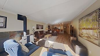 1849 Condos - Spacious 3 Bedrooms with Outdoor Pool & 3 Hot Tubs