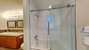 1849 Condos - Spacious 3 Bedrooms with Outdoor Pool & 3 Hot Tubs