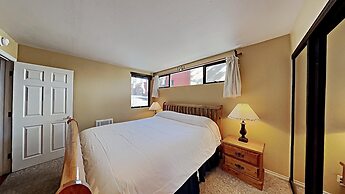 1849 Condos - Spacious 3 Bedrooms with Outdoor Pool & 3 Hot Tubs