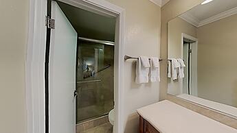 1849 Condos - Spacious 3 Bedrooms with Outdoor Pool & 3 Hot Tubs