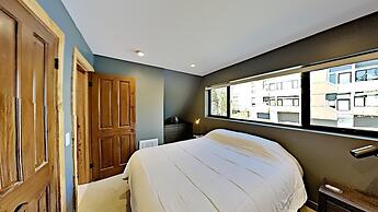 1849 Condos - Spacious 3 Bedrooms with Outdoor Pool & 3 Hot Tubs