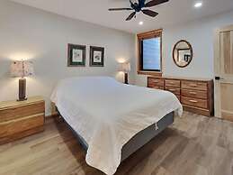 1849 Condos - Spacious 3 Bedrooms with Outdoor Pool & 3 Hot Tubs