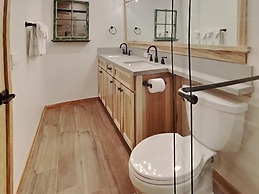 1849 Condos - Spacious 3 Bedrooms with Outdoor Pool & 3 Hot Tubs