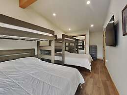 1849 Condos - Spacious 3 Bedrooms with Outdoor Pool & 3 Hot Tubs