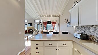 1849 Condos - Spacious 3 Bedrooms with Outdoor Pool & 3 Hot Tubs