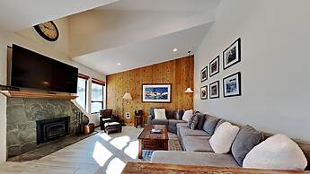 1849 Condos - Spacious 3 Bedrooms with Outdoor Pool & 3 Hot Tubs