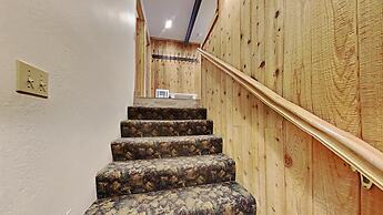 1849 Condos - Spacious 3 Bedrooms with Outdoor Pool & 3 Hot Tubs