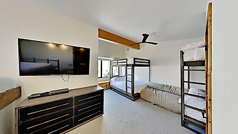 1849 Condos - Spacious 3 Bedrooms with Outdoor Pool & 3 Hot Tubs