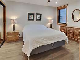 1849 Condos - Spacious 3 Bedrooms with Outdoor Pool & 3 Hot Tubs