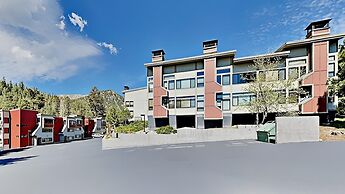 1849 Condos - Spacious 3 Bedrooms with Outdoor Pool & 3 Hot Tubs