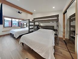 1849 Condos - Spacious 3 Bedrooms with Outdoor Pool & 3 Hot Tubs