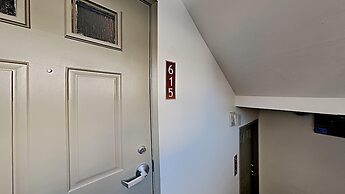 1849 Condos - Spacious 3 Bedrooms with Outdoor Pool & 3 Hot Tubs