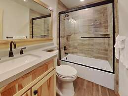 1849 Condos - Spacious 3 Bedrooms with Outdoor Pool & 3 Hot Tubs