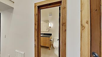 1849 Condos - Spacious 3 Bedrooms with Outdoor Pool & 3 Hot Tubs