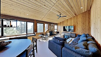 1849 Condos - Spacious 3 Bedrooms with Outdoor Pool & 3 Hot Tubs