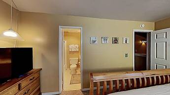 1849 Condos - Spacious 3 Bedrooms with Outdoor Pool & 3 Hot Tubs