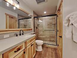 1849 Condos - Spacious 3 Bedrooms with Outdoor Pool & 3 Hot Tubs