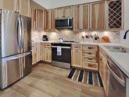 1849 Condos - Spacious 3 Bedrooms with Outdoor Pool & 3 Hot Tubs