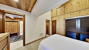 1849 Condos - Spacious 3 Bedrooms with Outdoor Pool & 3 Hot Tubs