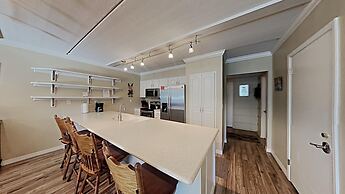 1849 Condos - Spacious 3 Bedrooms with Outdoor Pool & 3 Hot Tubs