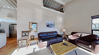 1849 Condos - Spacious 3 Bedrooms with Outdoor Pool & 3 Hot Tubs